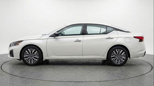 Glacier White 2025 Nissan Altima SV FWD