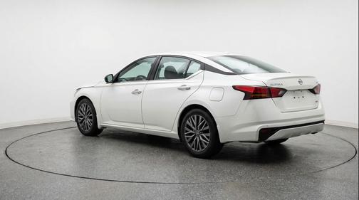 Glacier White 2025 Nissan Altima SV FWD