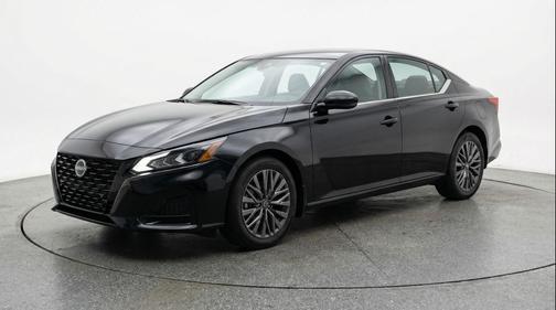 Super Black 2025 Nissan Altima SV FWD
