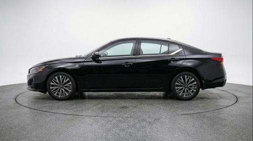 Super Black 2025 Nissan Altima SV FWD