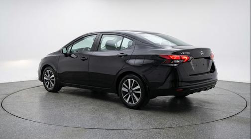 Super Black 2025 Nissan Versa 1.6 SV