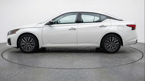 Glacier White 2025 Nissan Altima SV FWD