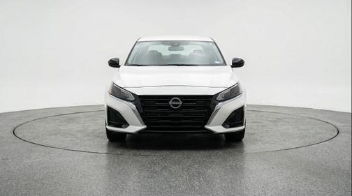 Glacier White 2025 Nissan Altima SV FWD