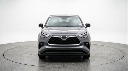 Magnetic Gray Metallic 2025 Toyota Highlander LE