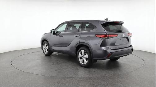 Magnetic Gray Metallic 2025 Toyota Highlander LE
