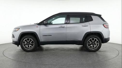 Silver Zynith Metallic Clearcoat 2025 Jeep Compass Trailhawk