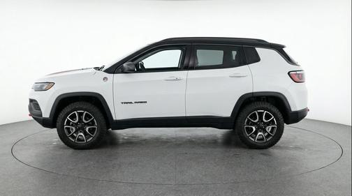 Bright White Clearcoat 2025 Jeep Compass Trailhawk