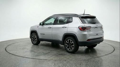 Silver Zynith Metallic Clearcoat 2025 Jeep Compass Trailhawk