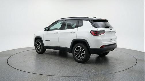 Bright White Clearcoat 2025 Jeep Compass Trailhawk