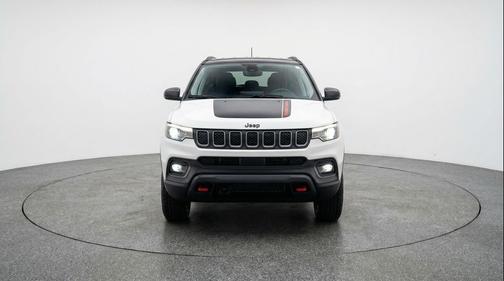 Bright White Clearcoat 2025 Jeep Compass Trailhawk