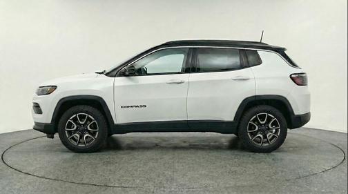 Bright White Clearcoat 2025 Jeep Compass Trailhawk