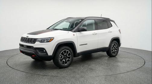 Bright White Clearcoat 2025 Jeep Compass Trailhawk