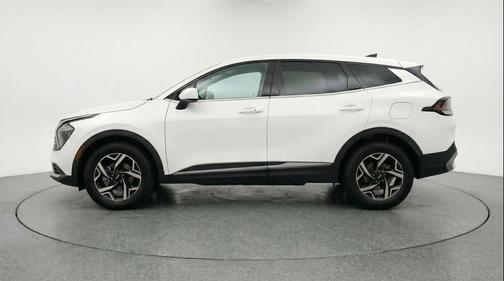 Glacial White Pearl 2025 Kia Sportage LX