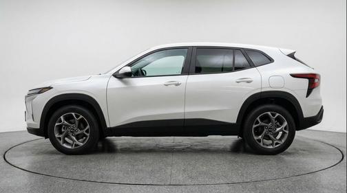 Summit White 2025 Chevrolet Trax LT