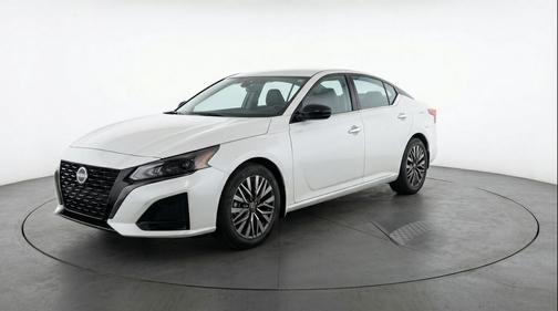 Glacier White 2025 Nissan Altima SV FWD