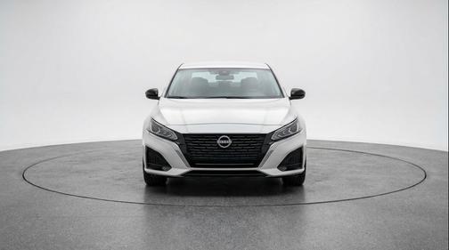 Glacier White 2025 Nissan Altima SV FWD