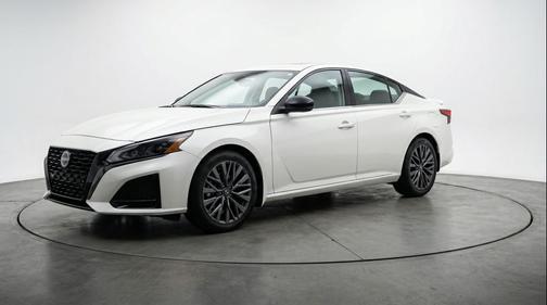 Glacier White 2025 Nissan Altima SV FWD