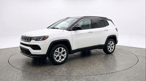 Bright White Clearcoat 2025 Jeep Compass Latitude