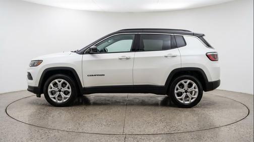 Bright White Clearcoat 2025 Jeep Compass Latitude