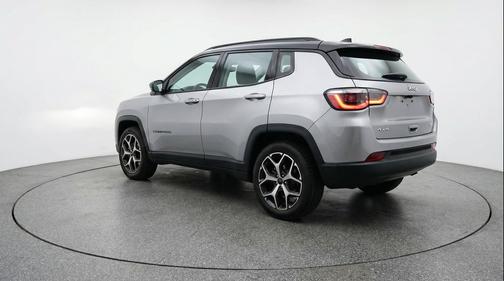 Silver Zynith Metallic Clearcoat 2025 Jeep Compass Limited