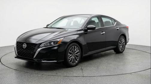 Super Black 2025 Nissan Altima SV FWD