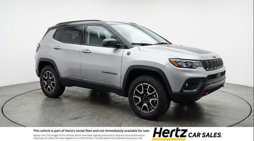 Silver Zynith Metallic Clearcoat 2025 Jeep Compass Trailhawk