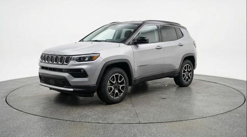Silver Zynith Metallic Clearcoat 2025 Jeep Compass Trailhawk