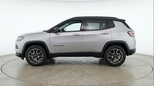 Silver Zynith Metallic Clearcoat 2025 Jeep Compass Trailhawk