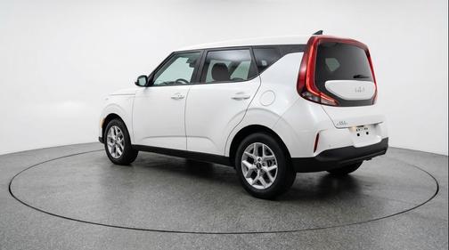Snow White Pearl 2025 Kia Soul LX