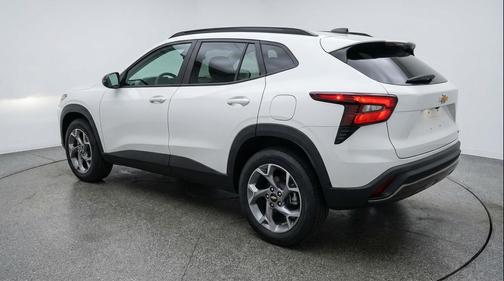 Summit White 2025 Chevrolet Trax LT