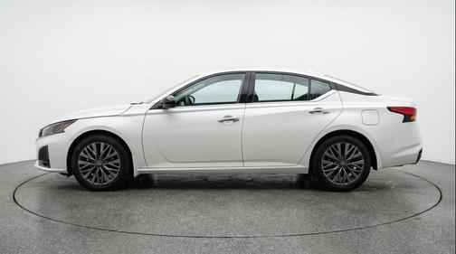 Glacier White 2025 Nissan Altima SV FWD