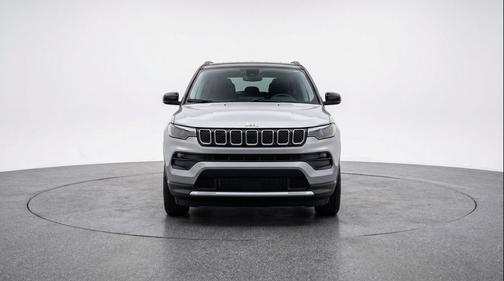 Silver Zynith Metallic Clearcoat 2025 Jeep Compass Limited