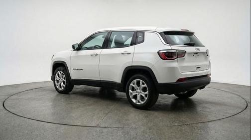 Bright White Clearcoat 2025 Jeep Compass Latitude