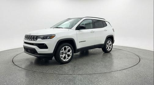 Bright White Clearcoat 2025 Jeep Compass Latitude