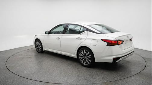 Glacier White 2025 Nissan Altima SV FWD