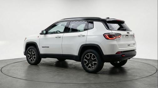 Bright White Clearcoat 2025 Jeep Compass Trailhawk