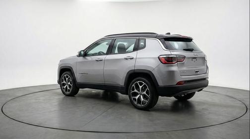 Silver Zynith Metallic Clearcoat 2025 Jeep Compass Limited
