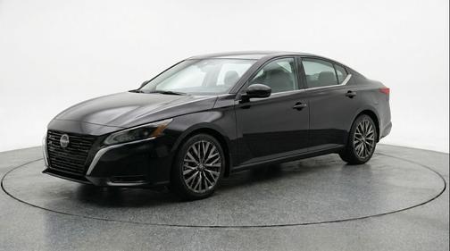 Super Black 2025 Nissan Altima SV FWD