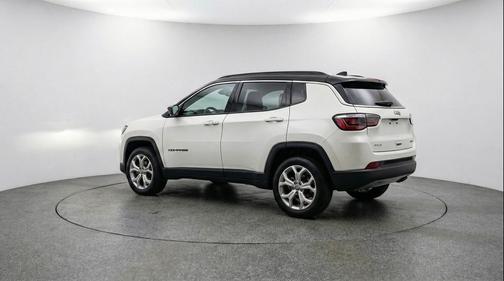 Bright White Clearcoat 2025 Jeep Compass Latitude