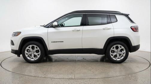 Bright White Clearcoat 2025 Jeep Compass Latitude