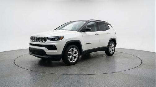 Bright White Clearcoat 2025 Jeep Compass Latitude