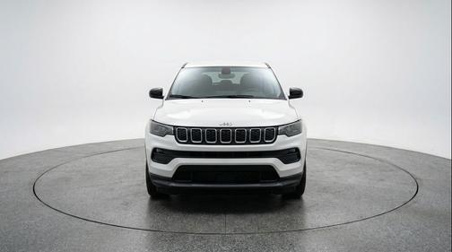 Bright White Clearcoat 2025 Jeep Compass Latitude