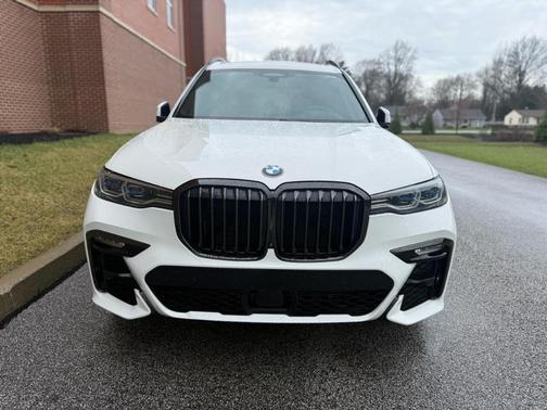 White 2021 BMW X7 M50i