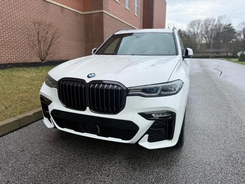 White 2021 BMW X7 M50i