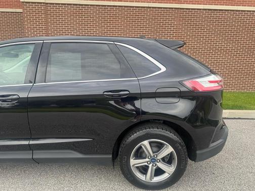 Black 2020 Ford Edge SEL