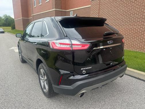 Black 2020 Ford Edge SEL