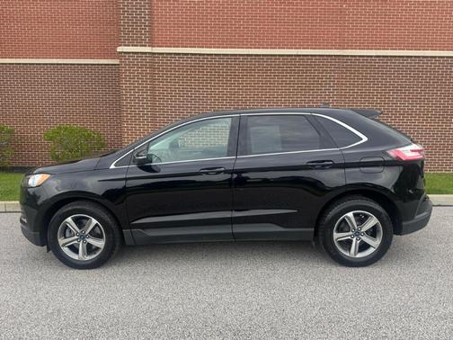 Black 2020 Ford Edge SEL