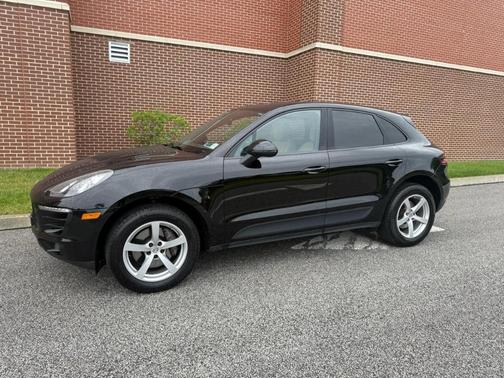 Black 2017 Porsche Macan Base