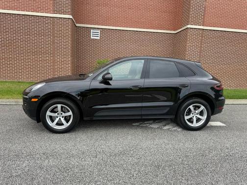 Black 2017 Porsche Macan Base