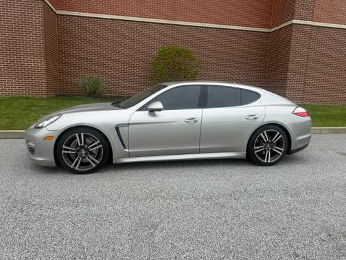 Silver 2011 Porsche Panamera 2